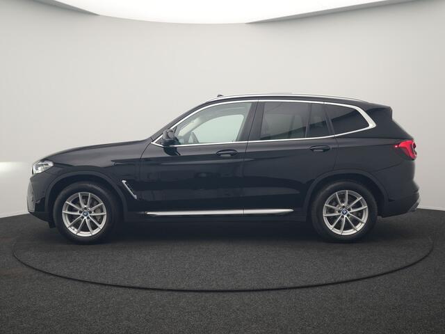 BMW X3 xDrive30e Advantage FACELIFT PHEV 293pk Dealer O.H. | Trekhaak Af Fabriek | Panodak | 360 Camera | Lederen Sportstoelen & Stuur Verwarmd | Apple Carplay | Navigatie | DAB | Virtual Cockpit | Plug In Hybrid |
