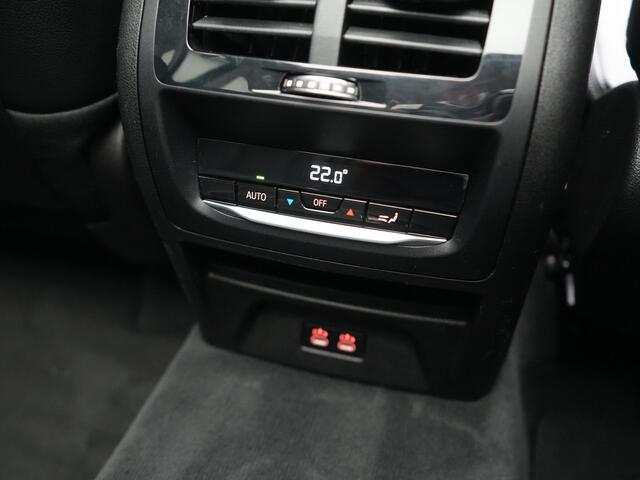 BMW X3 xDrive30e Advantage FACELIFT PHEV 293pk Dealer O.H. | Trekhaak Af Fabriek | Panodak | 360 Camera | Lederen Sportstoelen & Stuur Verwarmd | Apple Carplay | Navigatie | DAB | Virtual Cockpit | Plug In Hybrid |