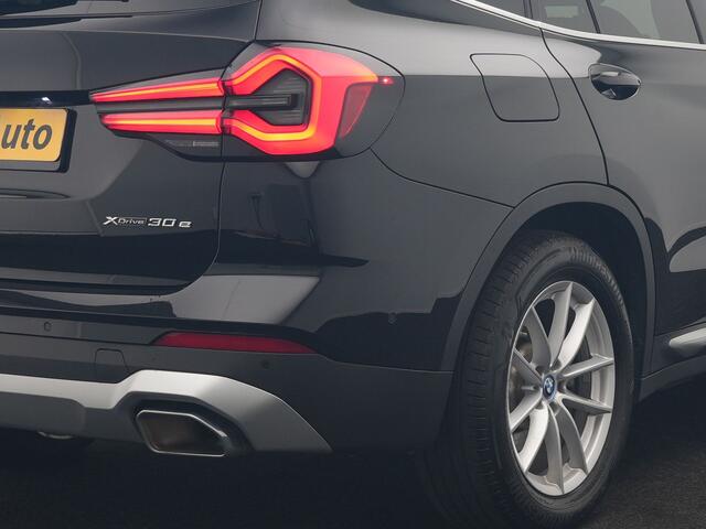 BMW X3 xDrive30e Advantage FACELIFT PHEV 293pk Dealer O.H. | Trekhaak Af Fabriek | Panodak | 360 Camera | Lederen Sportstoelen & Stuur Verwarmd | Apple Carplay | Navigatie | DAB | Virtual Cockpit | Plug In Hybrid |