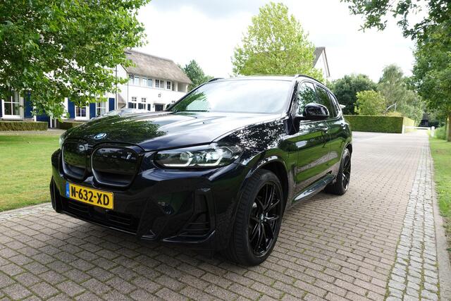BMW X3 iX3 Executive 80 kWh | Elektr. Trekhaak | Camera | Panorama dak | Adaptieve Cruise | LED | Leder |
