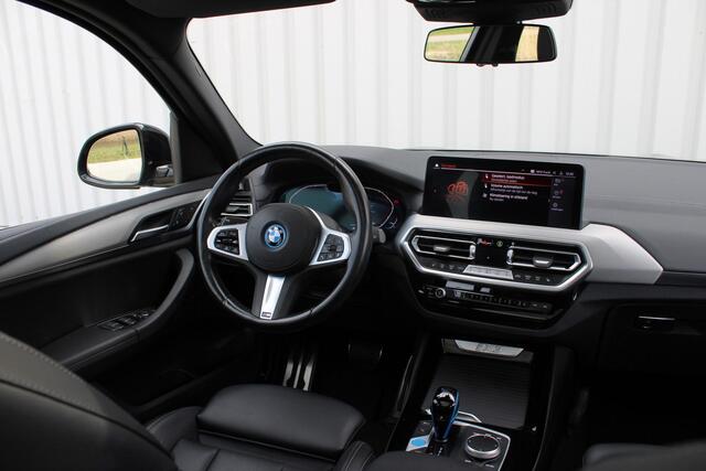 BMW X3 iX3 Executive 80 kWh met Pano | Incl. 12 maanden garantie | SOH 100% | Adaptieve cruise | Elektrische stoelen met geheugen | Stoelverwarming | Navigatie | Rijstrook sensor | Schuif/Kantel dak | Apple Carplay/Android Auto | Parkeersensoren | Parkeer camera |