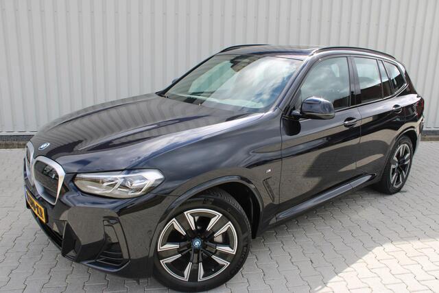 BMW X3 iX3 Executive 80 kWh met Pano | Incl. 12 maanden garantie | SOH 100% | Adaptieve cruise | Elektrische stoelen met geheugen | Stoelverwarming | Navigatie | Rijstrook sensor | Schuif/Kantel dak | Apple Carplay/Android Auto | Parkeersensoren | Parkeer camera |
