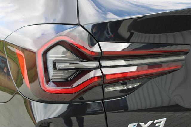 BMW X3 iX3 Executive 80 kWh met Pano | Incl. 12 maanden garantie | SOH 100% | Adaptieve cruise | Elektrische stoelen met geheugen | Stoelverwarming | Navigatie | Rijstrook sensor | Schuif/Kantel dak | Apple Carplay/Android Auto | Parkeersensoren | Parkeer camera |