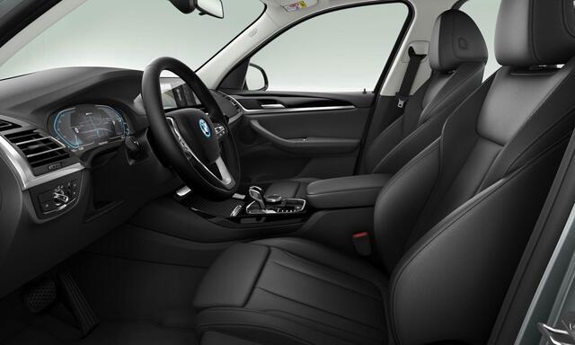 BMW X3 xDrive30e Sportstoelen - Parking Assistant - Active Guard - BMW Live Cockpit Plus - zwart hooggl. accent Perlglanz Chrome -
