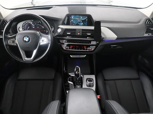 BMW X3 xDrive20i | Trekhaak | Pano-Dak | Stoelverwarming | Camera |