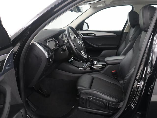 BMW X3 xDrive20i | Trekhaak | Pano-Dak | Stoelverwarming | Camera |
