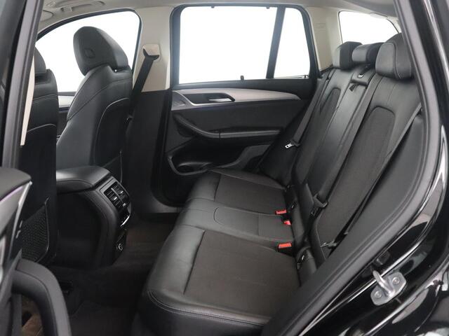 BMW X3 xDrive20i | Trekhaak | Pano-Dak | Stoelverwarming | Camera |