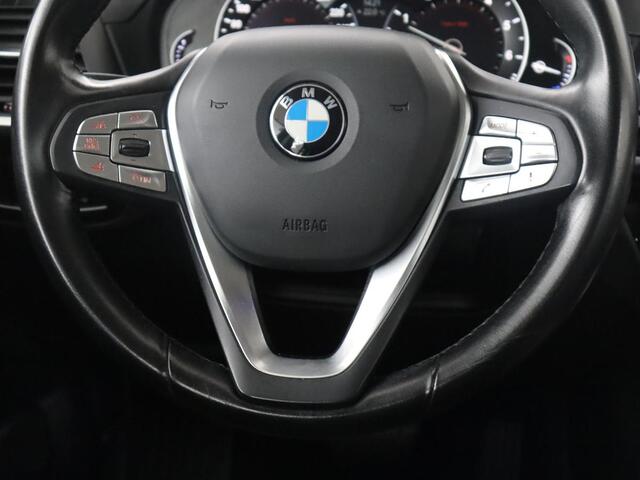 BMW X3 xDrive20i | Trekhaak | Pano-Dak | Stoelverwarming | Camera |