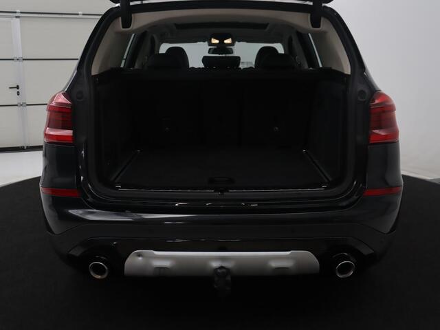 BMW X3 xDrive20i | Trekhaak | Pano-Dak | Stoelverwarming | Camera |