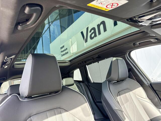 BMW X3 30e xDrive | Trekhaak | M Sport | Panoramadak | Professional Pack|