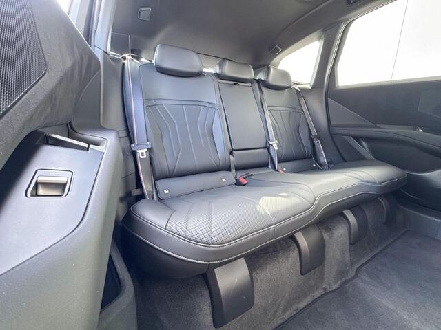 BMW X3 iX3 50 xDrive M-Sport Pro / Glazen Dak / Parking Prof / 22 Inch / Comfort Acces / Getinte Ramen Achter / Harman Kardon / Head Up / Driving Plus / Ionic Glow / Stuurwielrand Verwarming
