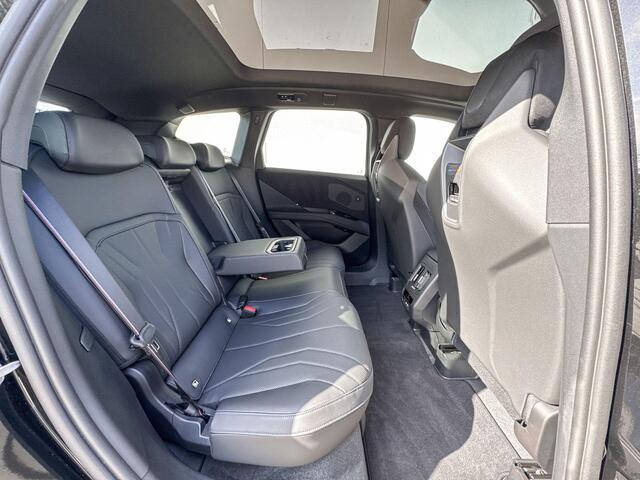 BMW X3 iX3 50 xDrive M-Sport Pro / Glazen Dak / Parking Prof / 22 Inch / Comfort Acces / Getinte Ramen Achter / Harman Kardon / Head Up / Driving Plus / Ionic Glow / Stuurwielrand Verwarming