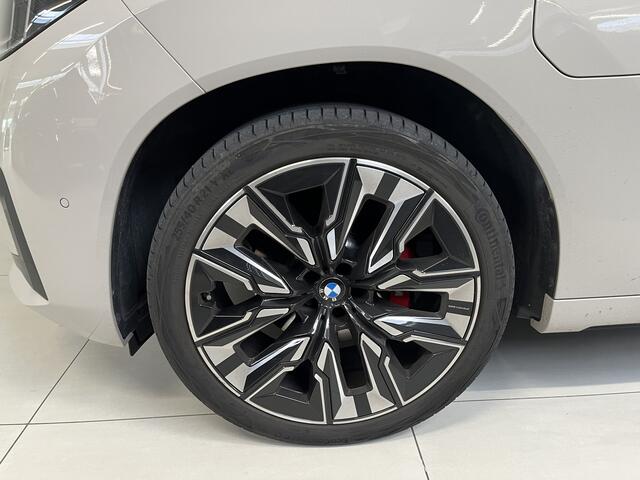 BMW X3 30e xDrive M-Sport Pro | 21" | Panorama | Trekhaak | Individual Leder | Pro Pack | Comfort Pack | Premium Pack