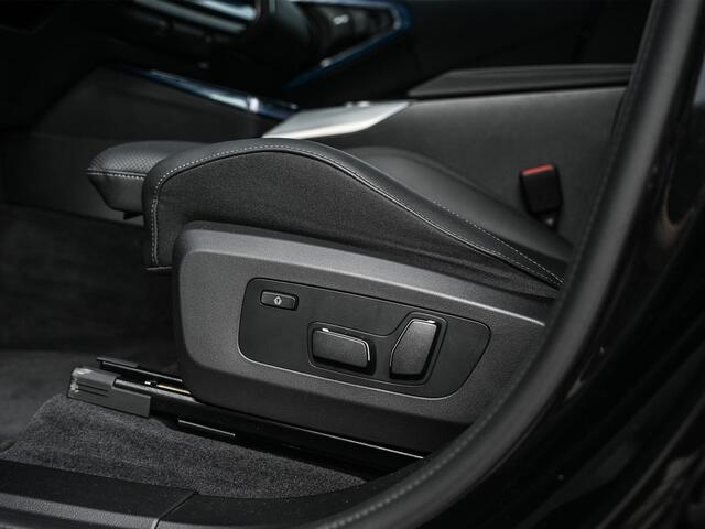 BMW X3 30e xDrive M-Sport | Camera | Memory Seat | Stoel + Stuurverwarming | Ambiance Interieur | Comfort Access | Active Cruise | Trekhaak |