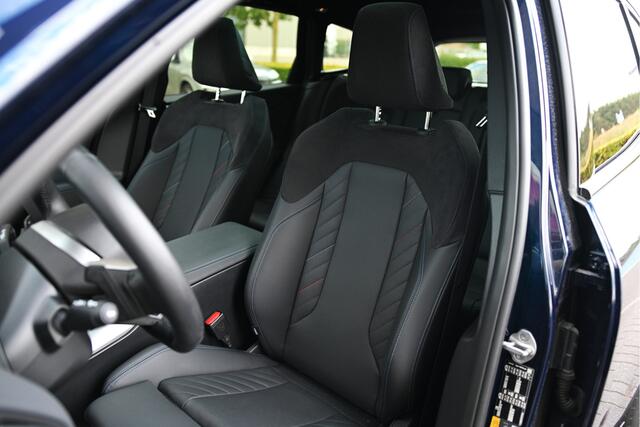 BMW X3 30e xDrive M Sport Automaat / Panoramadak / Trekhaak / Sportstoelen / Comfort Access / Adaptieve LED / Parking Assistant Plus / Stuurverwarming