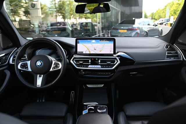 BMW X3 iX3 High Executive / Panoramadak / Trekhaak / Comfort Access / Sportstoelen / Head-Up / Harman Kardon / Adaptieve LED / Parking Assistant Plus