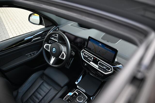 BMW X3 iX3 High Executive / Panoramadak / Trekhaak / Comfort Access / Sportstoelen / Head-Up / Harman Kardon / Adaptieve LED / Parking Assistant Plus