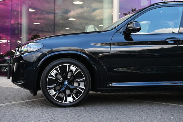BMW X3 iX3 High Executive / Panoramadak / Trekhaak / Comfort Access / Sportstoelen / Head-Up / Harman Kardon / Adaptieve LED / Parking Assistant Plus