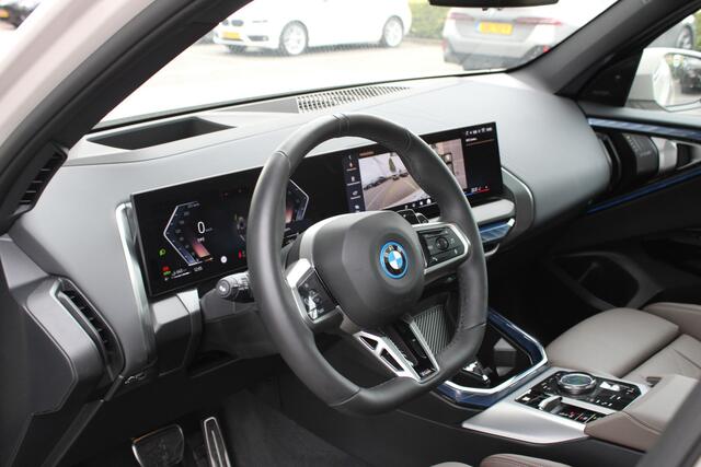BMW X3 30e xDrive M Sport Automaat / Panoramadak / Sportstoelen / Comfort Access / Adaptieve LED / Harman Kardon