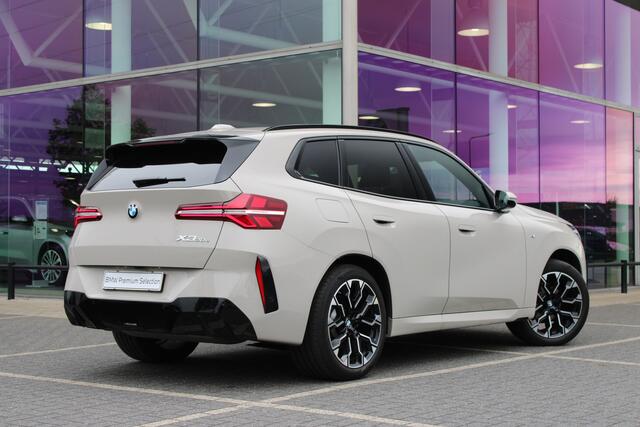 BMW X3 30e xDrive M Sport Automaat / Panoramadak / Sportstoelen / Comfort Access / Adaptieve LED / Harman Kardon