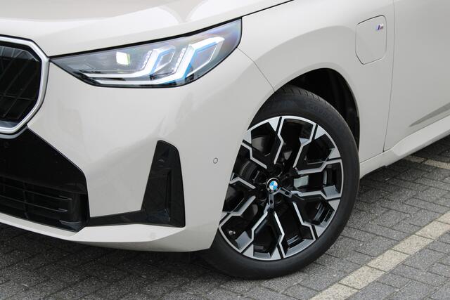 BMW X3 30e xDrive M Sport Automaat / Panoramadak / Sportstoelen / Comfort Access / Adaptieve LED / Harman Kardon