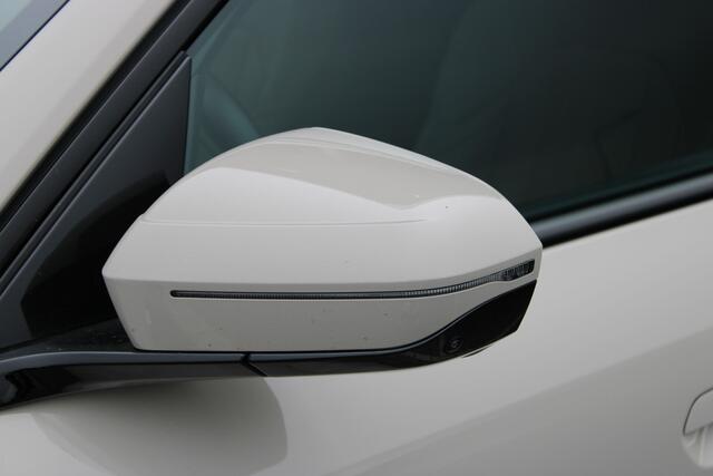 BMW X3 30e xDrive M Sport Automaat / Panoramadak / Sportstoelen / Comfort Access / Adaptieve LED / Harman Kardon