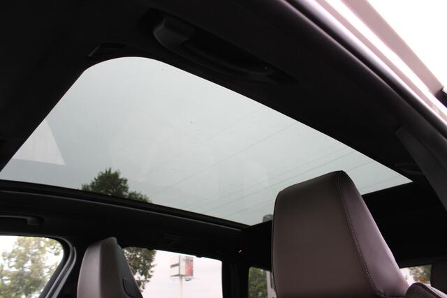 BMW X3 30e xDrive M Sport Automaat / Panoramadak / Sportstoelen / Comfort Access / Adaptieve LED / Harman Kardon