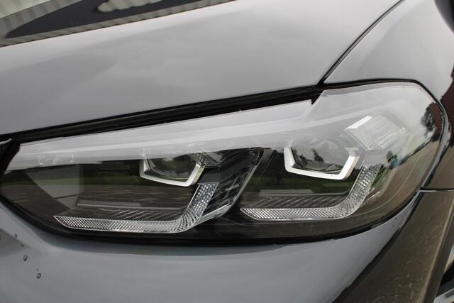 BMW X3 xDrive30e High Executive M-Sport | Incl. 12 maanden Garantie | SoH 96% | Panorama dak | Harman/Kardon Audiosysteem | Head-Up Display | Elektrisch verstelbare stoelen met memory | Adaptive cruise | 360° Camera | Elektrische kofferbakklep | Dodehoekdetectie | Stoelverwarming | Keyless entry/start | Navigatie | Parkeersensoren V+A | Apple CarPlay/Android Auto | Climate controle | Draadloze telefoonlader |
