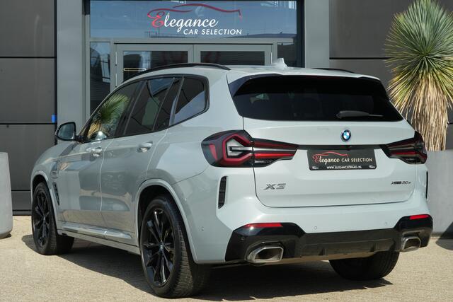 BMW X3 xDrive30e M Sport High Executive | 292 PK | PHEV | PANO | 360° Camera | Leder BMW X3 xDrive30e M Sport High Executive 292 PK Plug-in Hybrid met 2.0 viercilinder benzinemotor en automatische 8-traps transmissie, voorzien van elektrisch panoramadak, lederen bekleding, 36