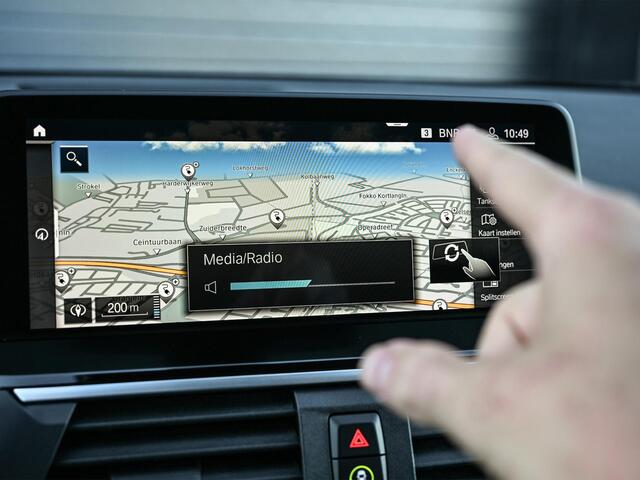 BMW X3 xDrive30e High Executive | Camera | Active Cruise | Memory Seat | Stoel + Stuurverwarming | Ambiance Interieur | BMW Gesture Control | Trekhaak | Apple Carplay |