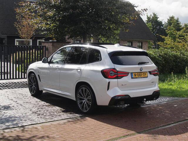 BMW X3 xDrive30e Business Edition Plus | M-Pakket | Panoramadak | Trekhaak | Head-Up Display | 360 Camera | Sfeerverlichting | LED-Laser |