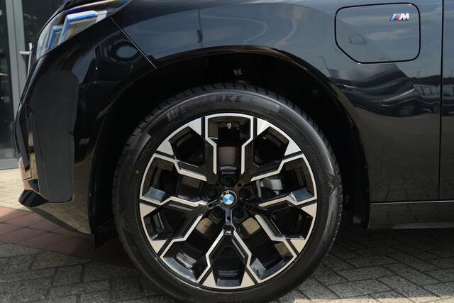 BMW X3 30e xDrive M Sport | 300PK | Pano | HUD | 360° | Harman Kardon | 20" | Keyless | Driving Assistant Professional | BMW X3 30e xDrive M Sport 300 PK Plug-in Hybrid met 2.0 viercilinder, panoramadak, Head-Up Display, 360° camera, Harman Kardon Premium Sound, 20-inch lichtmetalen velgen, Keyless Entry, Drivi