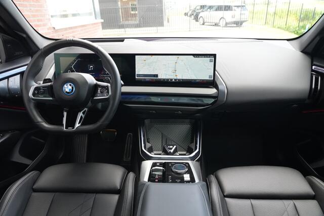 BMW X3 30e xDrive M Sport | 300PK | Pano | HUD | 360° | Harman Kardon | 20" | Keyless | Driving Assistant Professional | BMW X3 30e xDrive M Sport 300 PK Plug-in Hybrid met 2.0 viercilinder, panoramadak, Head-Up Display, 360° camera, Harman Kardon Premium Sound, 20-inch lichtmetalen velgen, Keyless Entry, Drivi