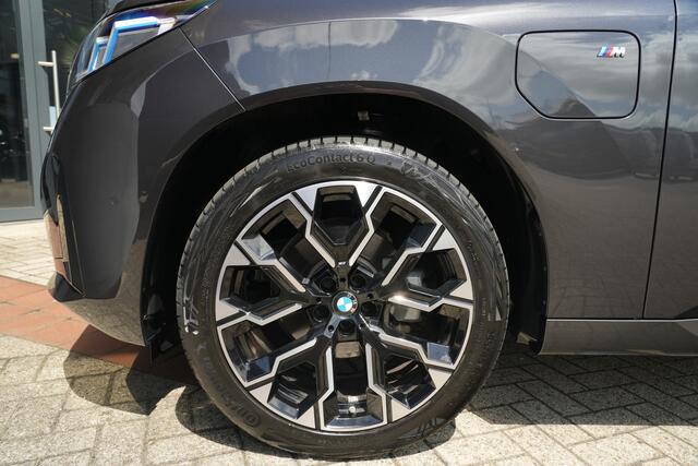 BMW X3 30e xDrive M Sport | 300PK | Pano | HUD | 360° | Harman Kardon | 20" | Keyless | Driving Assistant Professional | BMW X3 30e xDrive M Sport 300 PK Plug-in Hybrid met 2.0 viercilinder, panoramadak, Head-Up Display, 360° camera, Harman Kardon Premium Sound, 20-inch lichtmetalen velgen, Keyless Entry, Drivi
