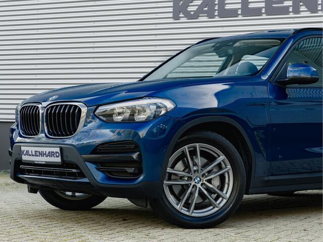 BMW X3 xDrive30e - Pano - Trekhaak - Camera - Sportstoelen - Stoelverwarming