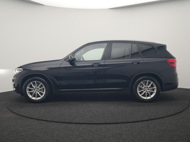 BMW X3 xDrive30e Advantage PHEV 293pk Dealer O.H | Trekhaak Af Fabriek | Head Up | Camera | Adaptief Onderstel | Cruise Control | Sportstoelen Verwarmd | Keyless | BLIS | Apple Carplay | Adaptive LED | Navigatie | Virtual | DAB | 18"L.M | Plug In Hybrid |