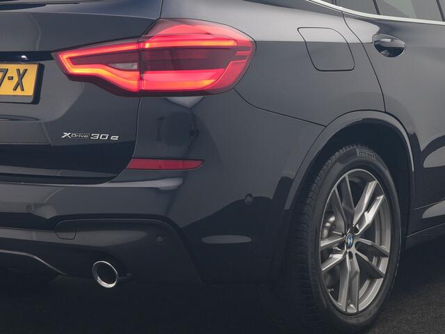 BMW X3 xDrive30e M Sport PHEV 293pk Dealer O.H. | Panodak | Adaptive Cruise | Head Up | 360 Camera | Harman / Kardon | Lederen Competition Stoelen Memory & Verewarmd | Stuur Verwarmd | Blis | Adaptive LED | Apple Carplay | Sfeerverlichting | Plug In Hybrid |