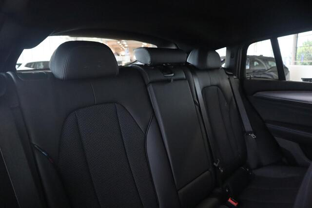 BMW X4 xDrive20i Executive M-Sportpakket / Navigatie