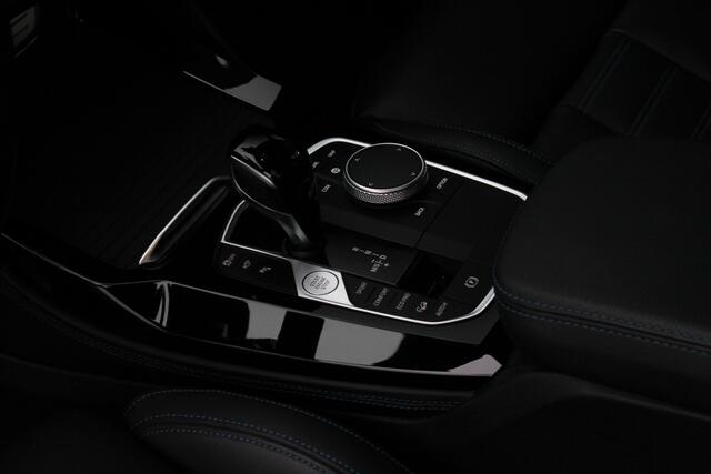 BMW X4 M40i High Executive Automaat / Panoramadak / M Adaptief onderstel / Laserlight / M sportstoelen / Stoelverwarming / Live Cockpit Professional / Harman Kardon / Parking Assistant Plus