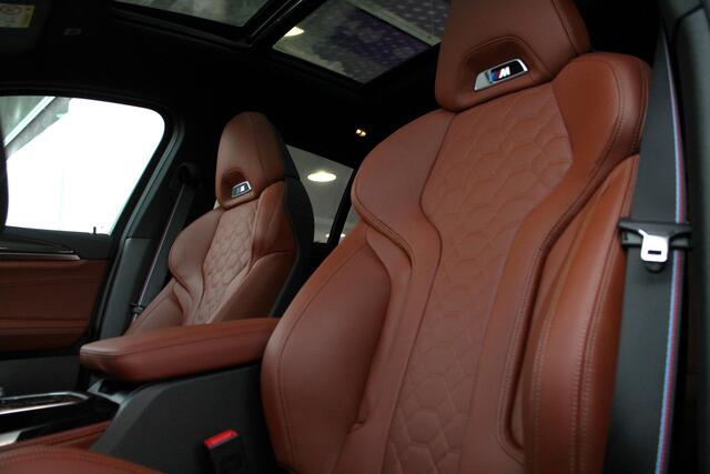 BMW X4 M Competition Automaat / Panoramadak / Trekhaak / M Sportstoelen / Adaptieve LED / Comfort Access / Parking Assistant Plus / M Compound remsysteem