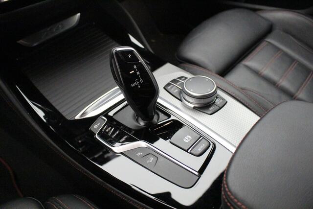BMW X4 xDrive20i M-Sport | 19 inch | Camera | Trekhaak | Active Cruise Control
