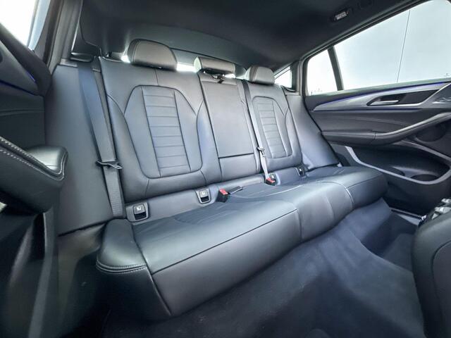 BMW X4 xDrive20i High Executive M-Sport Glazen Schuifdak / Getinte Ramen Achter / Binnen & Buitenspiegel Automatisch Dimmend / Stoelverwarming / Laser Light / Hifi