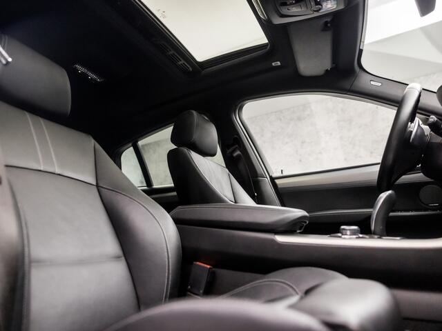 BMW X4 xDrive20i M Sport High Executive 184Pk Automaat (SCHUIFDAK, NAVIGATIE, M PAKKET, MEMORY SEATS, HEAD-UP DISPLAY, LEDER, CAMERA, STOELVERWARMING, GETINT GLAS, NIEUWE APK, NIEUWSTAAT)