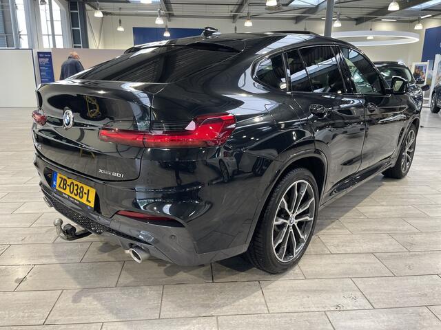 BMW X4 xDrive20i High Executive | M Pakket | Trekhaak elektrisch uitklapbaar | Navigatie | Elektrisch glazen panorama-dak |