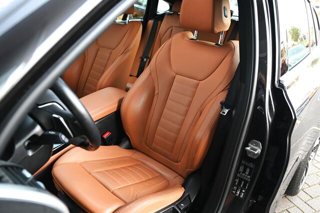 BMW X4 xDrive20i High Executive xLine Automaat / Trekhaak / Panoramadak / Sportstoelen / M Sportonderstel / LED / Parking Assistant Plus / Stoelverwarming / Navigatiesysteem Professional