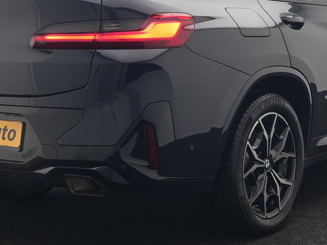 BMW X4 xDrive20i M Sport 184pk Dealer O.H. Carbon Schwarz Metallic | Adaptive Cruise | Camera | Sfeerverlichting | Lederen Sportstoelen Verwarmd | Apple Carplay | Virtual Cockpit | Navigatie | DAB | 19"L.M |