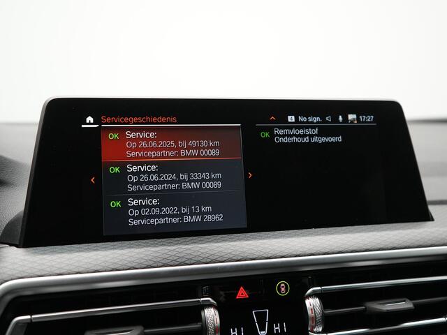 BMW X4 xDrive20i M Sport 184pk Dealer O.H. Carbon Schwarz Metallic | Adaptive Cruise | Camera | Sfeerverlichting | Lederen Sportstoelen Verwarmd | Apple Carplay | Virtual Cockpit | Navigatie | DAB | 19"L.M |