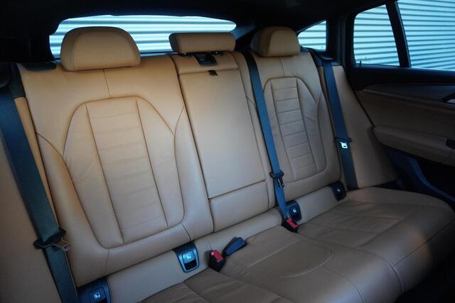 BMW X4 xDrive30i High Executive | 20 inch LM M Dubbelspaak | Trekhaak met elektrisch wegklapbare kogel | HiFi System | BMW Head-Up Display | Achteruitrijcamera