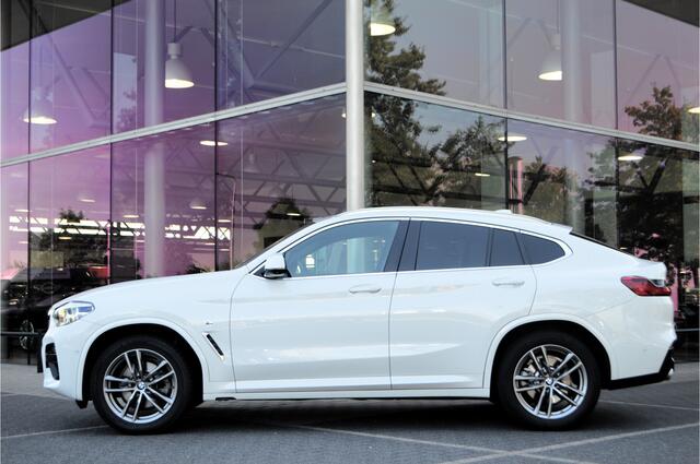 BMW X4 xDrive20i Automaat / Panoramadak / Trekhaak / Sportstoelen / Comfort Access / Head-Up / Active Cruise Control / Adaptieve LED / Parking Assistant Plus