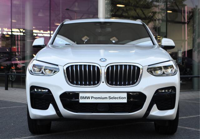 BMW X4 xDrive20i Automaat / Panoramadak / Trekhaak / Sportstoelen / Comfort Access / Head-Up / Active Cruise Control / Adaptieve LED / Parking Assistant Plus